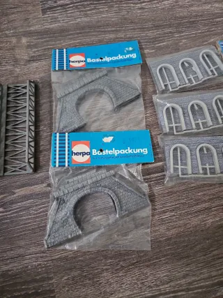 Set di parti per modelli di treni in scala N: bocche di tunnel, supporti e ponte