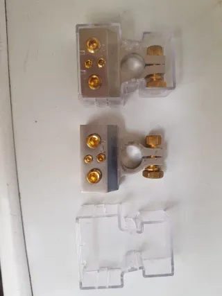 Terminales de Batería con Cubierta Protectora