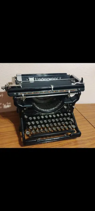 Máquina de escribir Underwood antigua