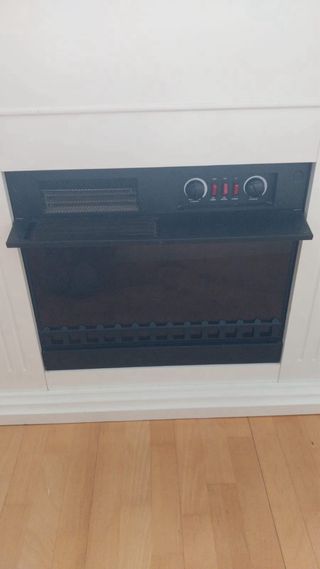 Chimenea eléctrica con mueble blanco