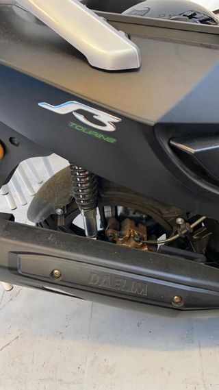 Daelim Scooter Negra Automática