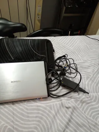 Ordenador portátil Advance