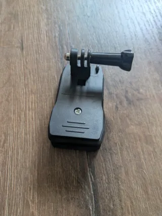 Pinza para cámara de acción