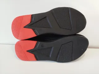 Zapatos de seguridad GUYISA negros y rojos