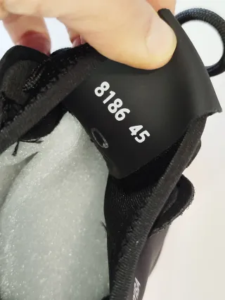 Zapatos de seguridad GUYISA negros y rojos