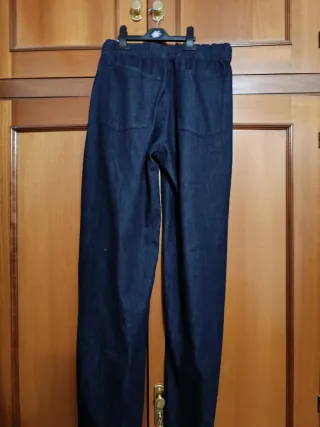 Pantalón vaquero pliegues de  Zara