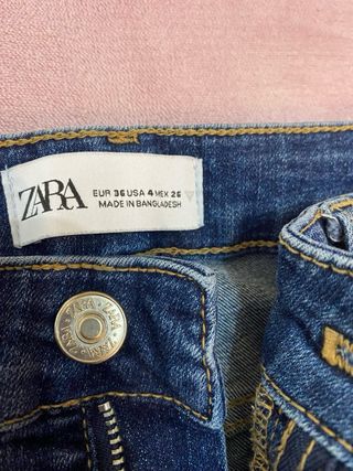 Pantalón pitillo Zara azul chica