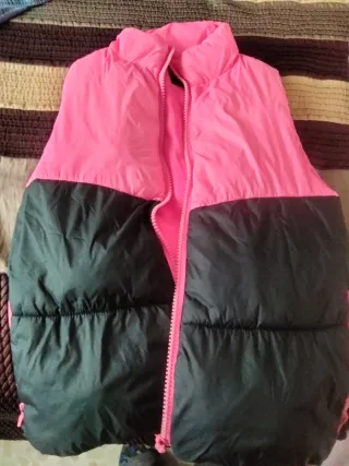 Chaleco deportivo rosa y negro. Talla 13-años