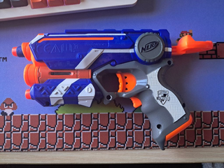 Nerf Firestrike Elite + 3 Dardi – Blaster