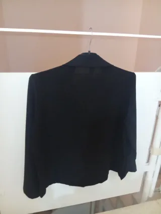 Blusa negra con bolsillos