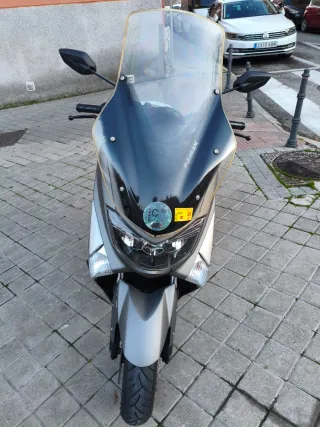 Yamaha NMAX 125 2018, 11k km + manta + cúpula.