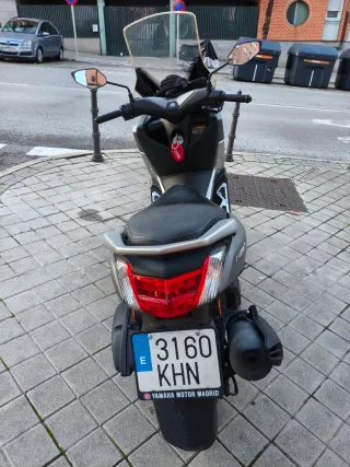 Yamaha NMAX 125 2018, 11k km + manta + cúpula.