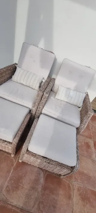 2 Conjuntos de sofas y mesas de jardín ratán