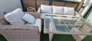 2 Conjuntos de sofas y mesas de jardín ratán