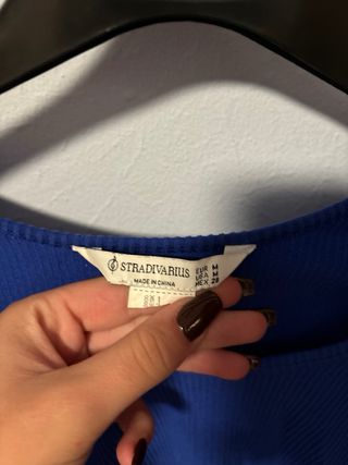 Camiseta azul de manga larga