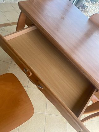 Mesa de comedor de madera