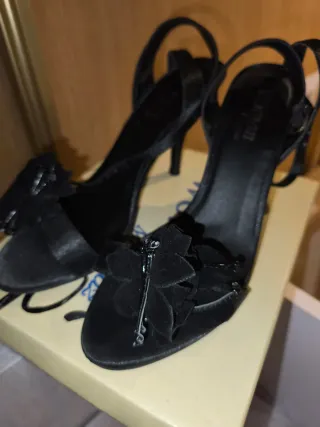 Zapatos de tacón negros para mujer