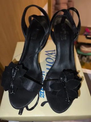 Zapatos de tacón negros para mujer