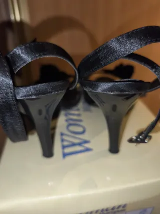 Zapatos de tacón negros para mujer