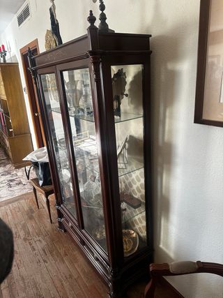 Mueble cristalera salón madera y cristal