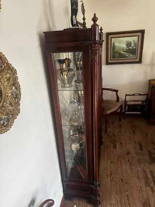 Mueble cristalera salón madera y cristal