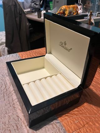 Joy03-Elegante caja joyero negra Bassel