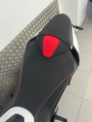 RIEJU NKD 125 Roja y Blanca