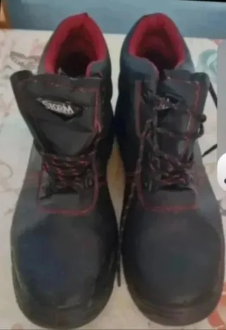 Botas de seguridad STORM negras y rojas