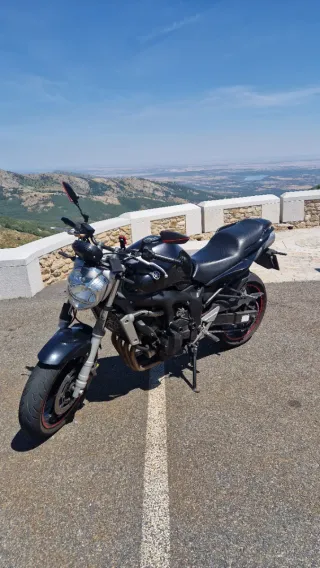 Yamaha fz6 Naked Negra