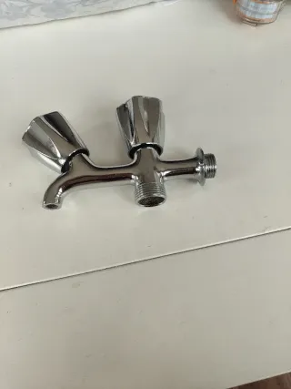 Grifo doble pared. Lavadero garaje jardín patio.