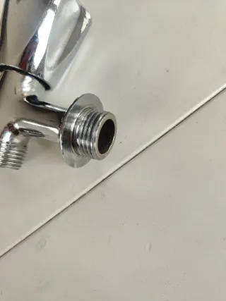 Grifo doble pared. Lavadero garaje jardín patio.