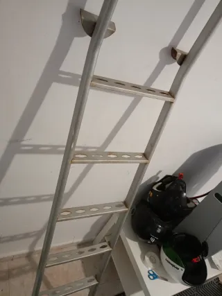 Escalera metálica 6 peldaños