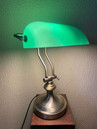 Lámpara de mesa vintage verde y dorada de latón