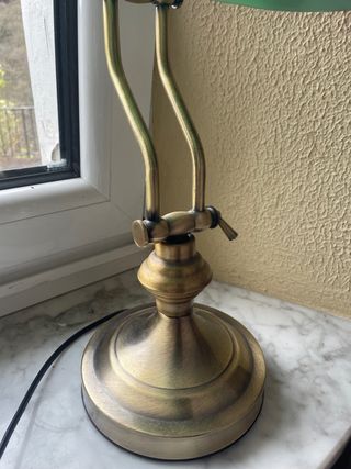 Lámpara de mesa vintage verde y dorada de latón