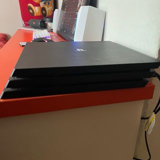 Consola PS4 Pro Roja 1TB