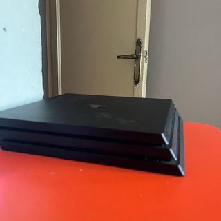 Consola PS4 Pro Roja 1TB