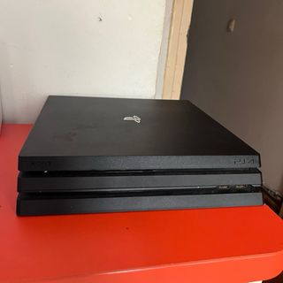 Consola PS4 Pro Roja 1TB