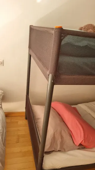 Litera metálica gris con colchones