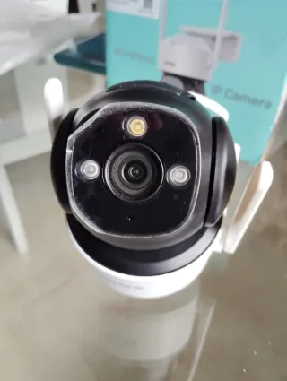 Cámara seguridad IP inalámbrica de exterior.