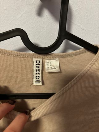 Camiseta beige manga larga crop