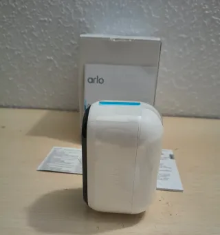 Cámara Arlo Essential 2K Exterior