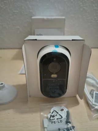 Cámara Arlo Essential 2K Exterior