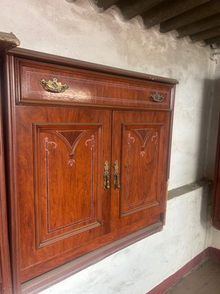Muebles antiguos madera y cristal para restaurar