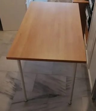 Mesa de escritorio madera patas blancas