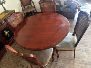 Mesa comedor + 4 sillas y 2 butacas