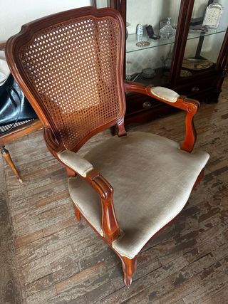 Mesa comedor + 4 sillas y 2 butacas