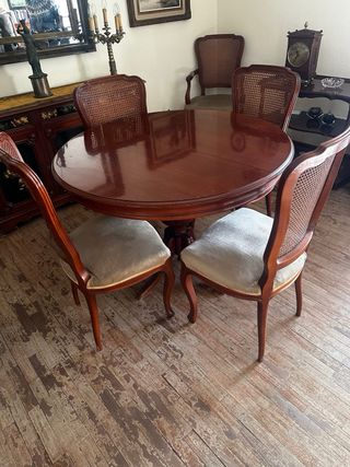 Mesa comedor + 4 sillas y 2 butacas