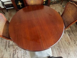 Mesa comedor + 4 sillas y 2 butacas