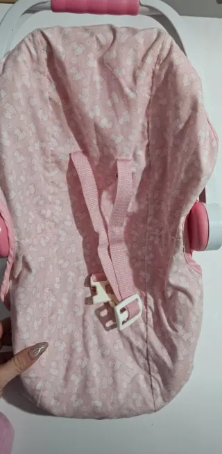 Nenuco con portabebés rosa