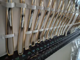 Cubertería antigua metal dorado y plateado